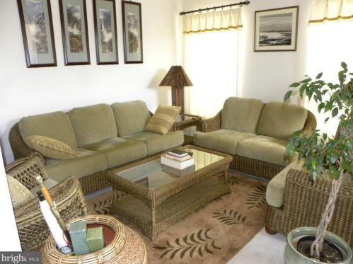 6812 Morning Brook Ter, Alexandria VA  22315-6117 exterior