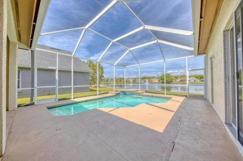 10041 Oasis Palm Dr, Tampa FL 33615-2779 exterior