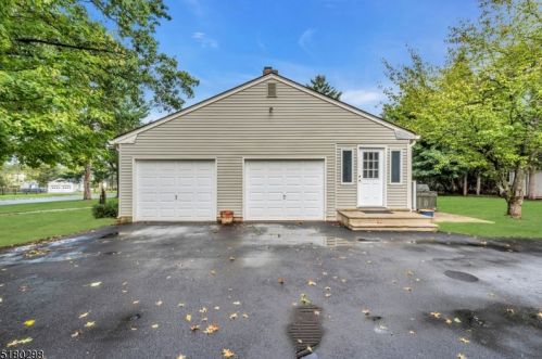 756 Wingate Dr, Bridgewater NJ 08807-1609 exterior