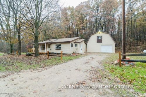 8312 Palmer Rd, Belding MI  48809-8513 exterior