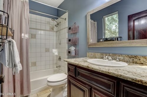 13841 Cyn Dr, Phoenix AZ 85016-2403 exterior