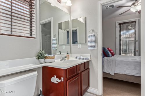 2376 Dusty Wren Dr, Phoenix AZ  85085-7032 exterior