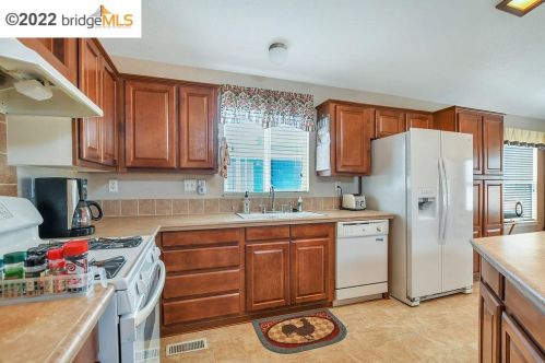 71 A St, Concord CA 94520-5304 exterior