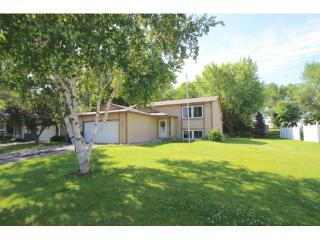 525 Kassel Dr, Chaska, MN 55318-2502