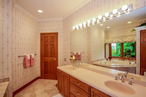 2425 58 St, Fennville MI 49408-8417 exterior