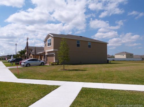 831 Bent Creek Dr, Fort Pierce, FL 34947-1327