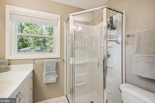 11706 Enid Dr, Rockville MD 20854-3454 exterior