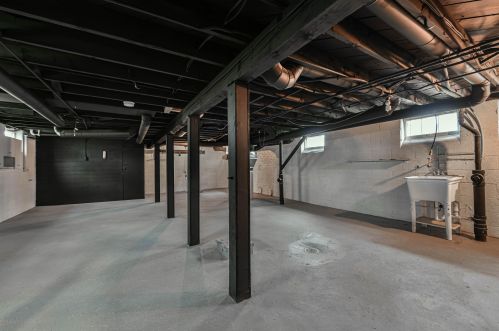 4235 92nd St, Milwaukee WI  53228-2133 exterior