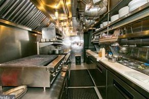 2047 Green St, Philadelphia PA 19130-3111 exterior