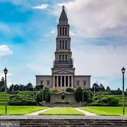 134 Roberts Ln, Alexandria VA 22314-4635 exterior