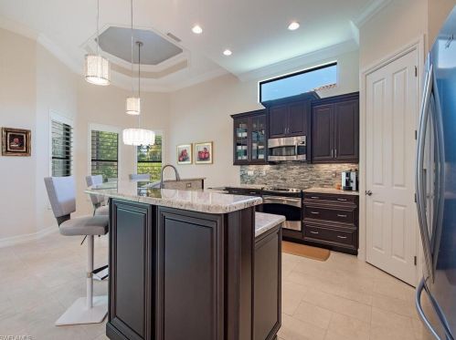 7279 Lantana Cir, Naples FL 34119-9704 exterior