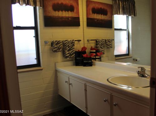 220 Paseo Seco, Green Valley AZ 85614-2714 exterior