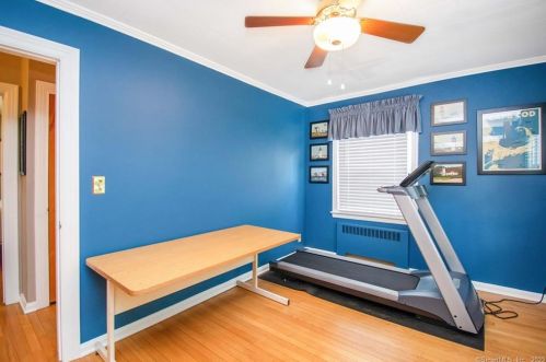 9 Allen St, Enfield CT 06082-4715 exterior