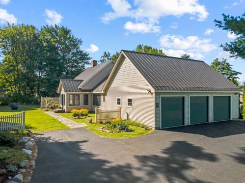 28 Deering Run Dr, Portland, ME 04103-1646