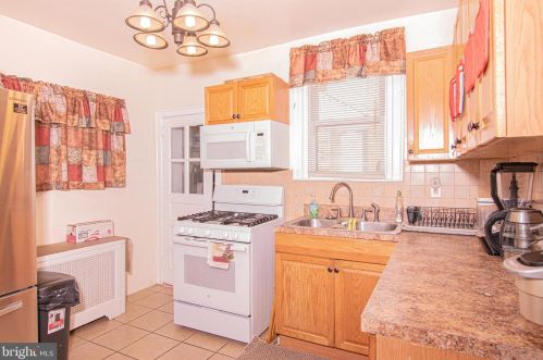 537 Godfrey Ave, Philadelphia PA 19126-3834 exterior