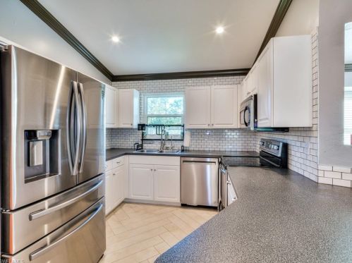 711 10 St, Naples FL 34117-9329 exterior