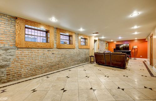 4942 Ellis Ave, Chicago IL 60615-5076 exterior