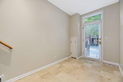 441 Clinton St, Chicago IL  60607-3800 exterior