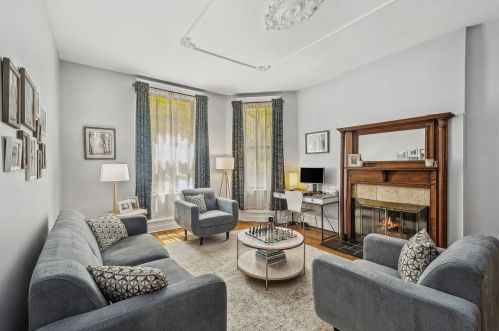 72 Elm St, Chicago, IL 60611-1018