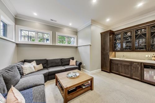 3619 Hermitage Ave, Chicago IL 60613-3506 exterior