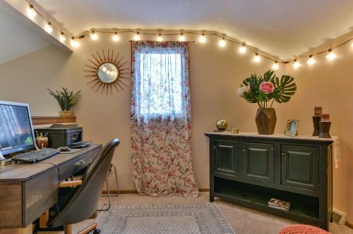 1811 Holmes Ct, Milwaukee WI 53221-3546 exterior