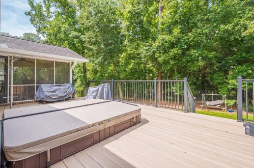 4882 Cambridge Dr, Atlanta GA 30338-5049 exterior