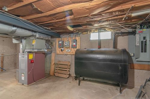 13 Plainfield St, Enfield CT 06082-5813 exterior