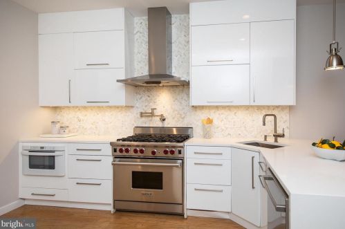 833 Bainbridge St, Philadelphia PA  19147-2009 exterior