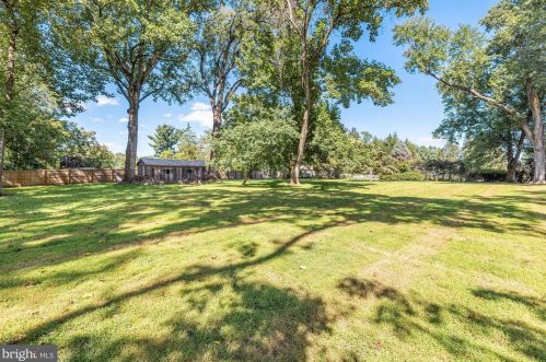 9000 Congressional Pkwy, Rockville MD  20854-4610 exterior