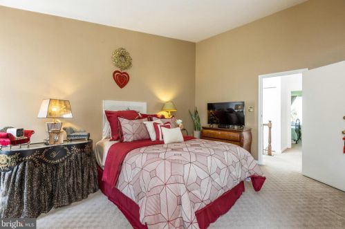 15 Hunters Gate Ct, Silver Spring MD 20904-1827 exterior