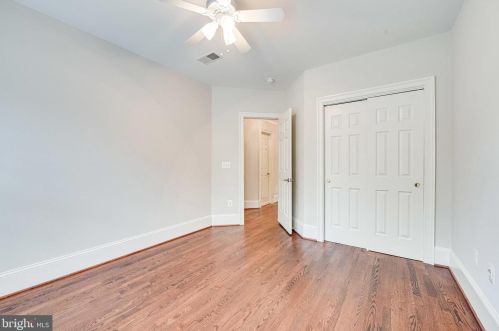 1402 Harvest Xing Dr, Mc Lean VA 22101-5650 exterior