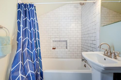 1453 Bellaire Pl, Pittsburgh PA 15226-1907 exterior