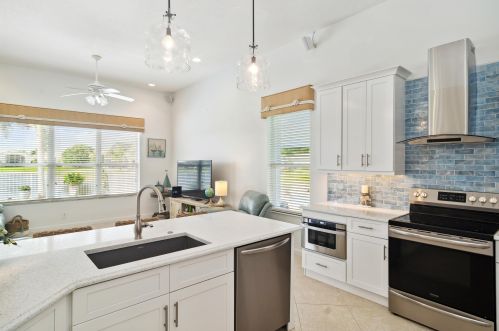 410 Aqua Vista Ln, Fort Pierce FL  34986-2645 exterior