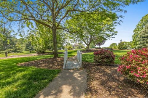 31 Lookout Hl Rd, Milford CT 06461-1878 exterior