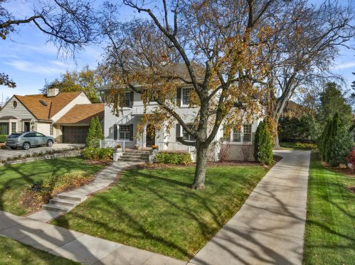 6162 Washington Cir, Milwaukee WI 53213-2472 exterior