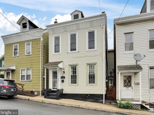 606 3rd St, Primrose, PA 17901-1718