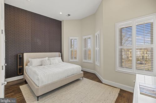 1213 F St, Washington DC  20002-6313 exterior