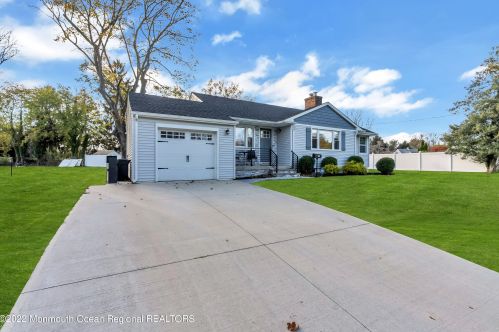 33 Baker Dr, West Long Branch, NJ 07764-1701