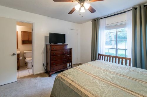 3345 Pne Grv Dr, Huntsville TX 77340-8937 exterior