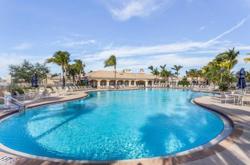 7520 Firenze Ln, Naples FL 34114-2657 exterior