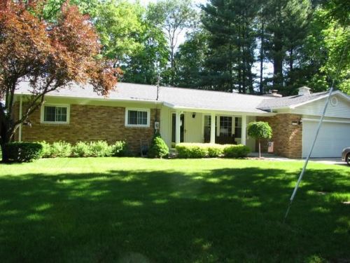 309 Orchard Ave, Clare, MI 48617-9713