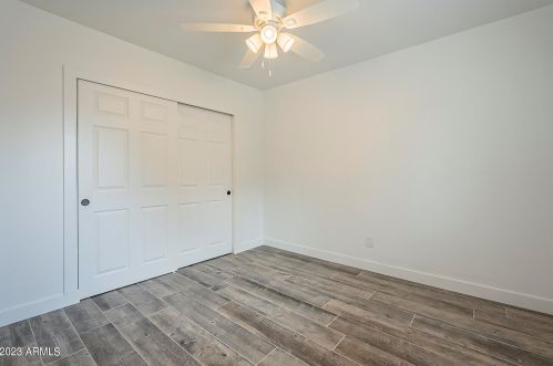 5039 18 Ave, Phoenix AZ 85015-6121 exterior