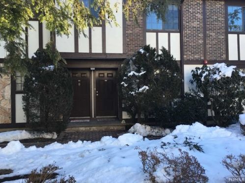 202 Mark Twain Way, Mahwah NJ  07430-3403 exterior