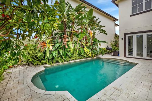 4061 Artesa Dr, Boynton Beach FL 33436-2628 exterior