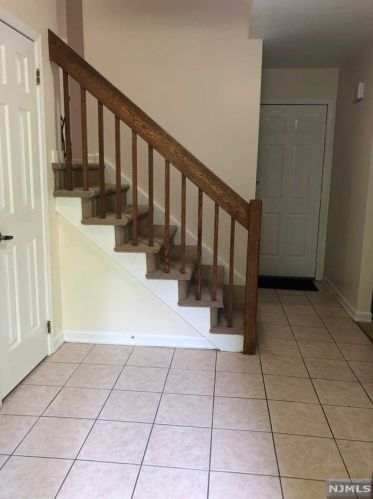 601 Apache Ct, Mahwah NJ  07430-3407 exterior