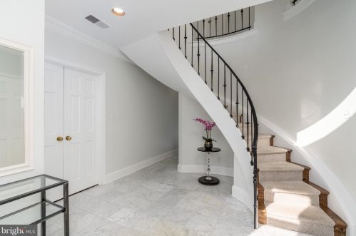 4526 Foxhall Cres, Washington, DC 20007-1055