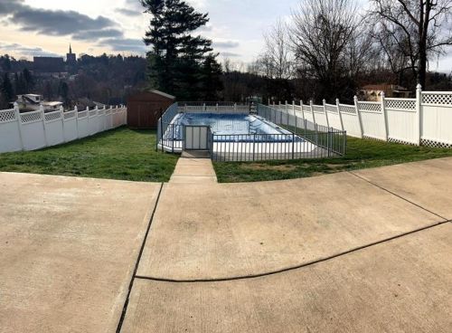 472 1st St, Pittsburgh PA 15227-3800 exterior