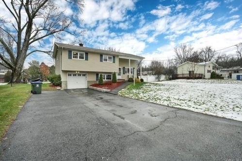 310 Lake Shore Dr, Monroe, NY 10950-1812