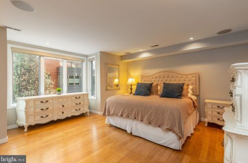 1436 Bainbridge St, Philadelphia PA 19146-1807 exterior