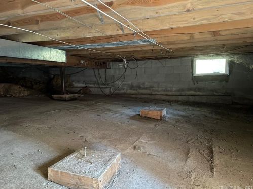 95 Covington Dr, Milford CT 06461-1804 exterior